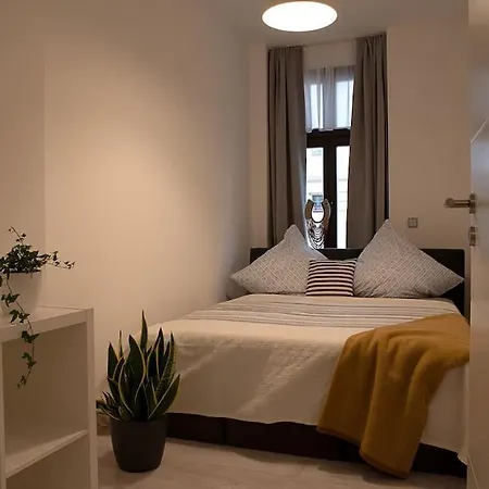 Md-7 Lutherstrasse 15 - Luxus-wasserbett-smarttv-terrasse-2schlafzimmer Apartment *